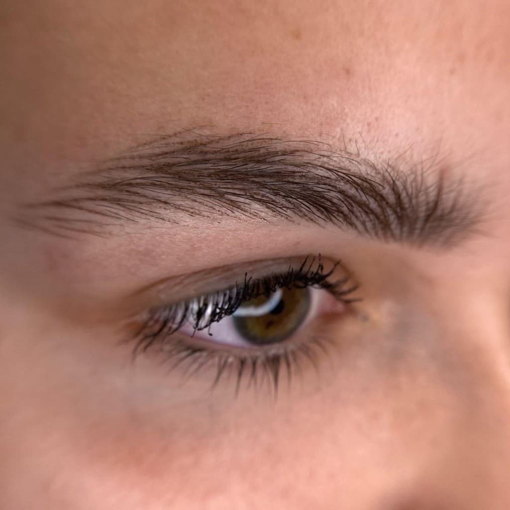 Sprâncene fir cu fir